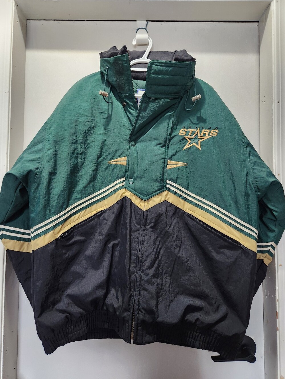 RARE Vintage 90s Logo Athletic Dallas Stars NHL Puffer Jacket Western Conference